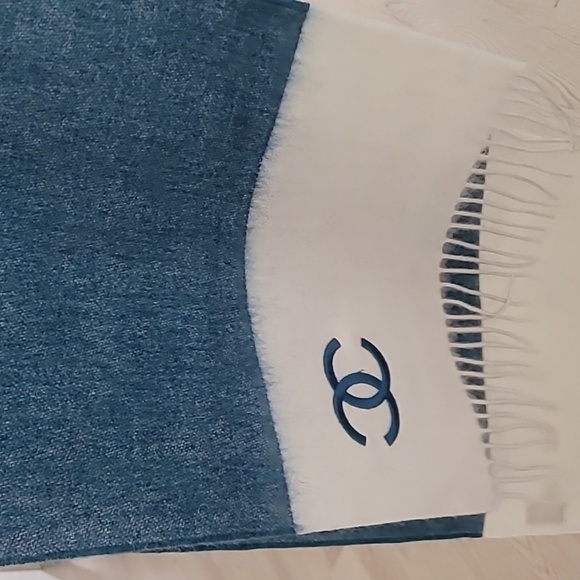 CHANEL Two-Tone Blue and White Scarf - Picture 2 of 9